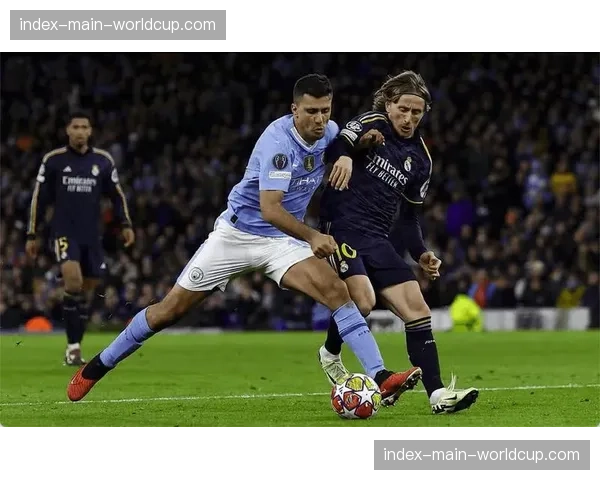 关键对位:曼城后腰罗德里与西汉姆联防守型中场赖斯的控球权争夺 关键对位:曼城后腰罗德里与西汉姆联防守型中场赖斯的控球权争夺