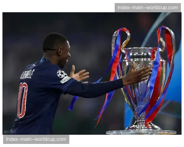 法国杯决赛：姆巴佩告别战登贝莱建功，巴黎2-1里昂夺冠